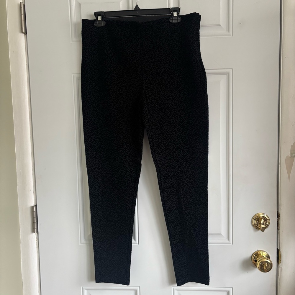 NWT Ann Taylor Flocked/Textured Black Leopard Print Leggings, Size Large